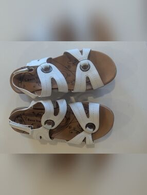 WOMEN'S BARE TRAPS JOLLITY IVORY/OFF WHITE ANKLE STRAP SLINGBACK SANDALS - SZ 8M